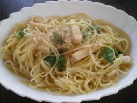 タケノコとサラダ菜のパスタ